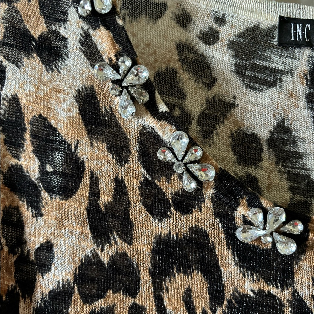 INC animal print sweater with detail at neckline size L - Picture 4 of 4